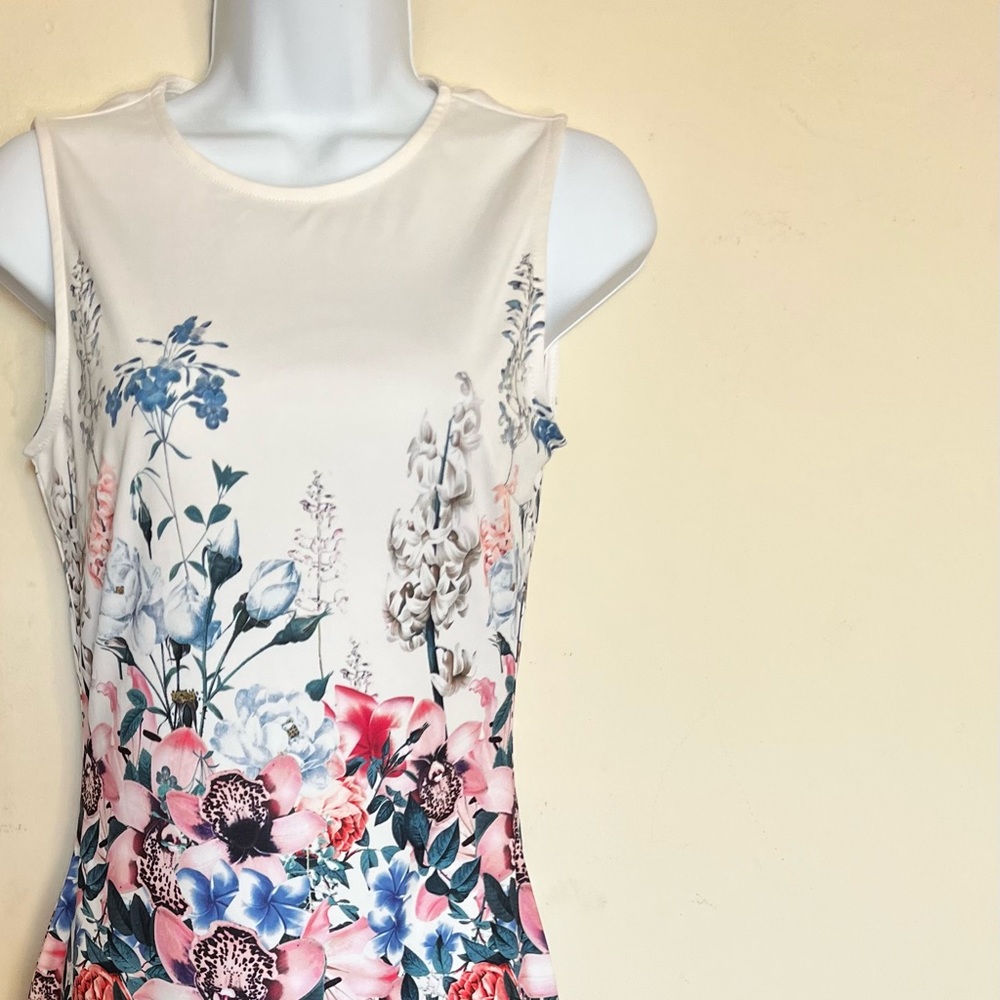 NWOT White Floral Form-Fitting Sleeveless Dress